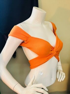 👑 Size Small SHEIN Orange Ribbed Knot-Front Off-Shoulder Crop Top